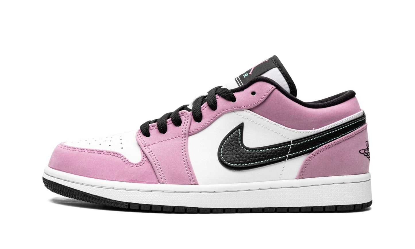 Air Jordan 1 Low SE Violet Shock