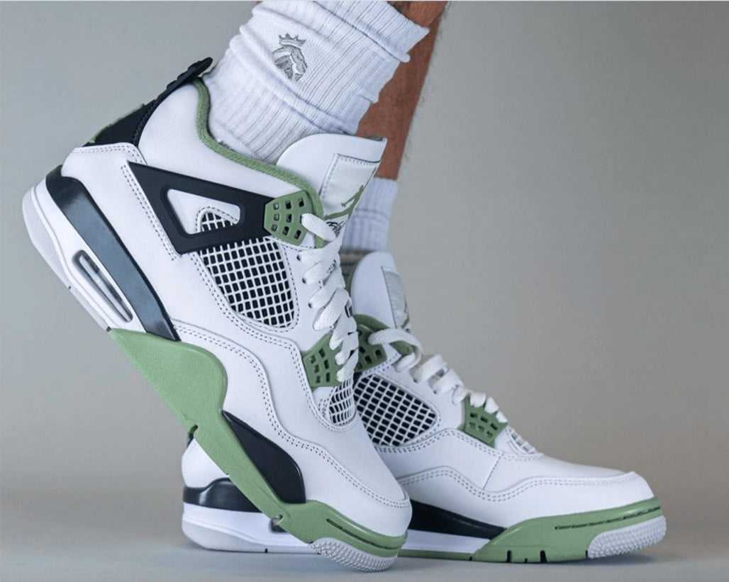 Jordan 4 Retro Seafoam (Women’s)